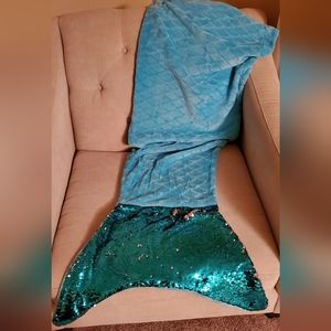 Mermaid tail blanket in aqua blue.